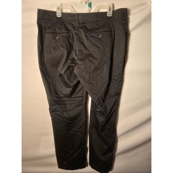 Lee Size 18 Short Pants Gray EUC Flex Motion Straight Leg Mid rise office - Picture 2 of 2